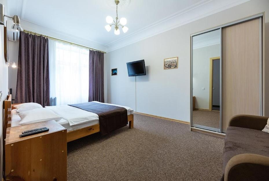 Guest House "Vladimirskaya 42" 키예프 외부 사진