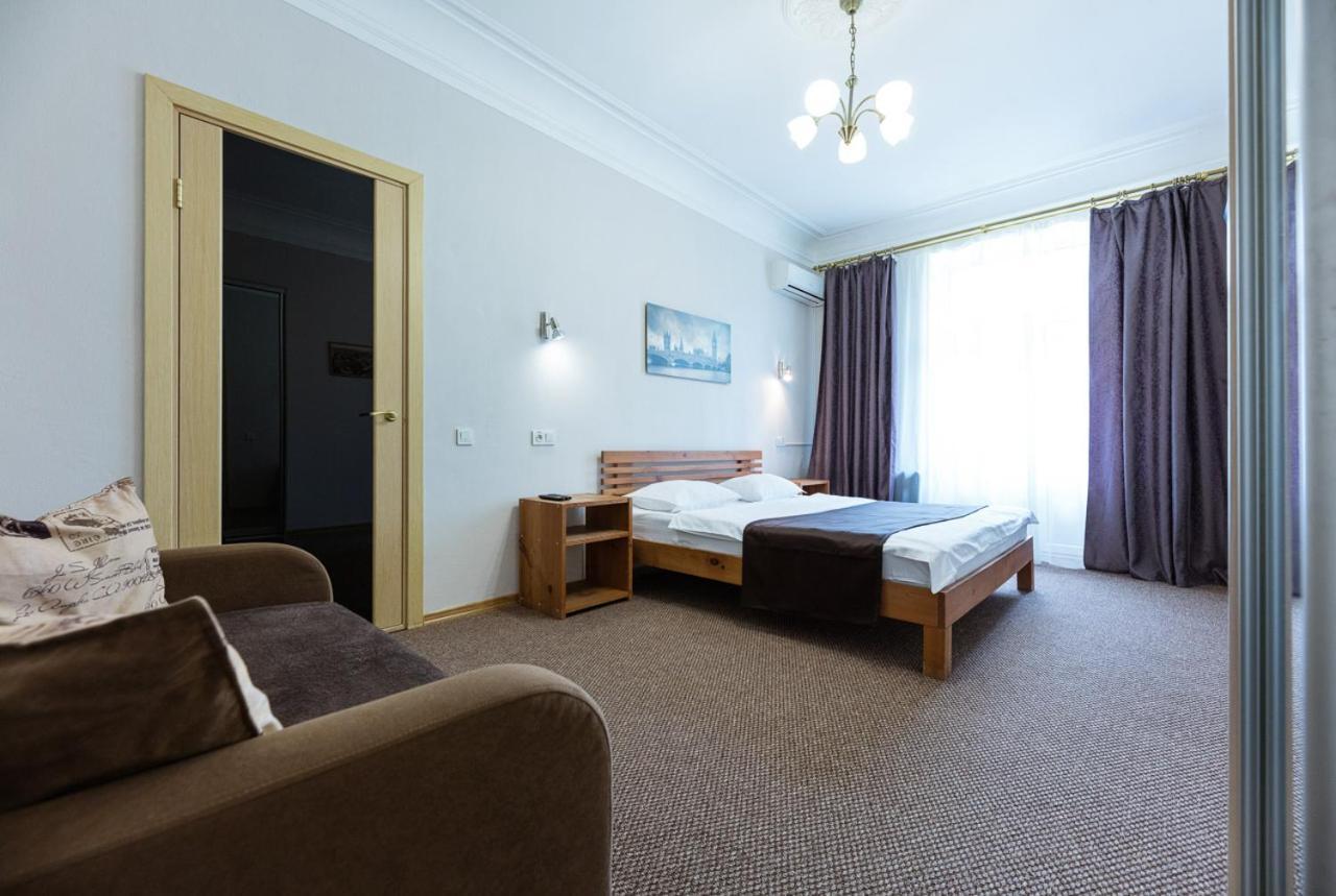 Guest House "Vladimirskaya 42" 키예프 외부 사진