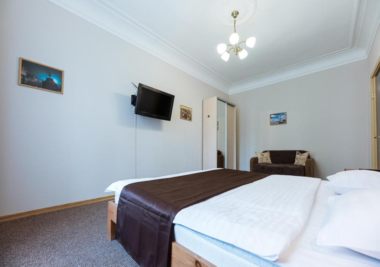 Guest House "Vladimirskaya 42" 키예프 외부 사진