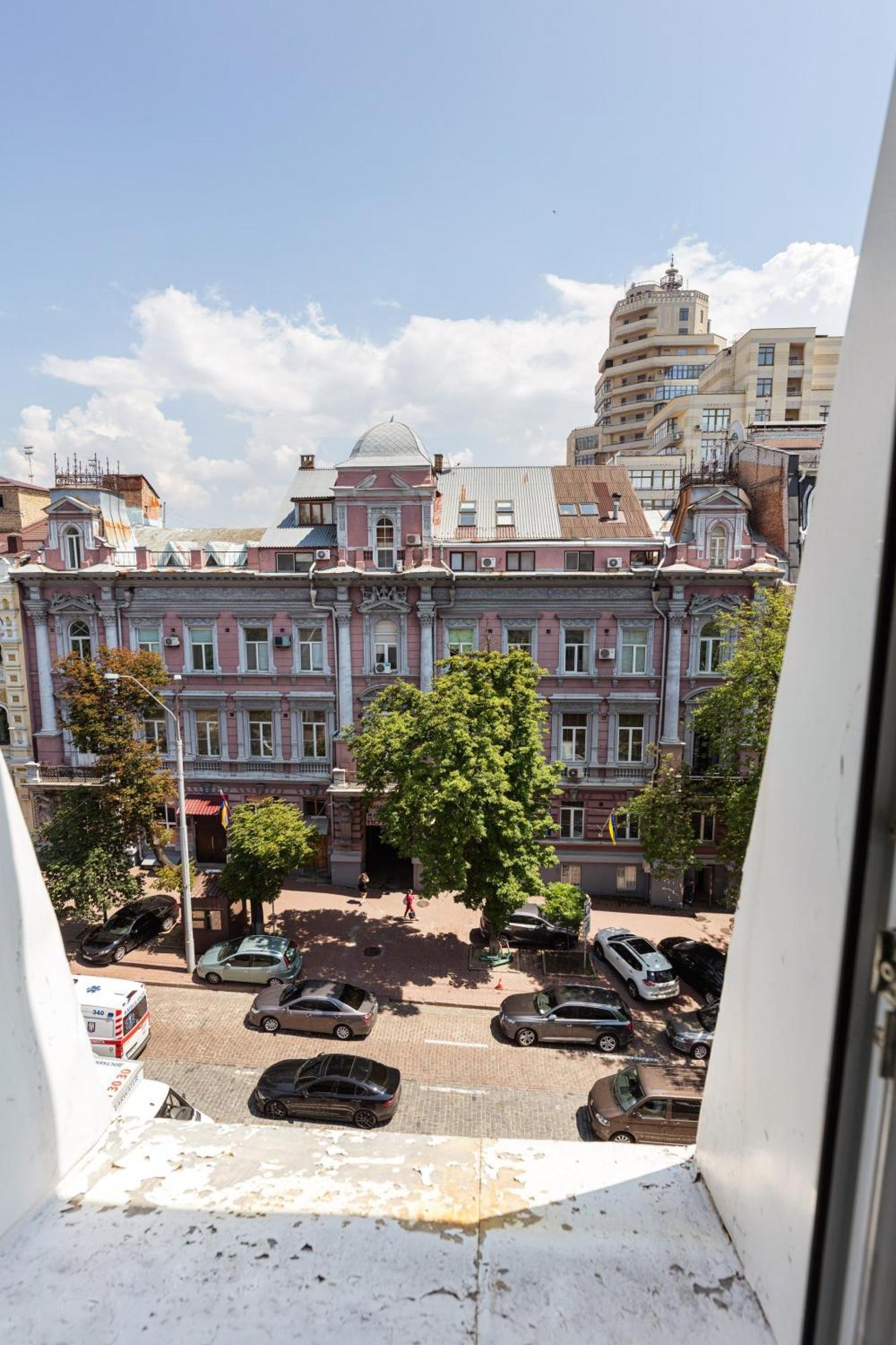 Guest House "Vladimirskaya 42" 키예프 외부 사진