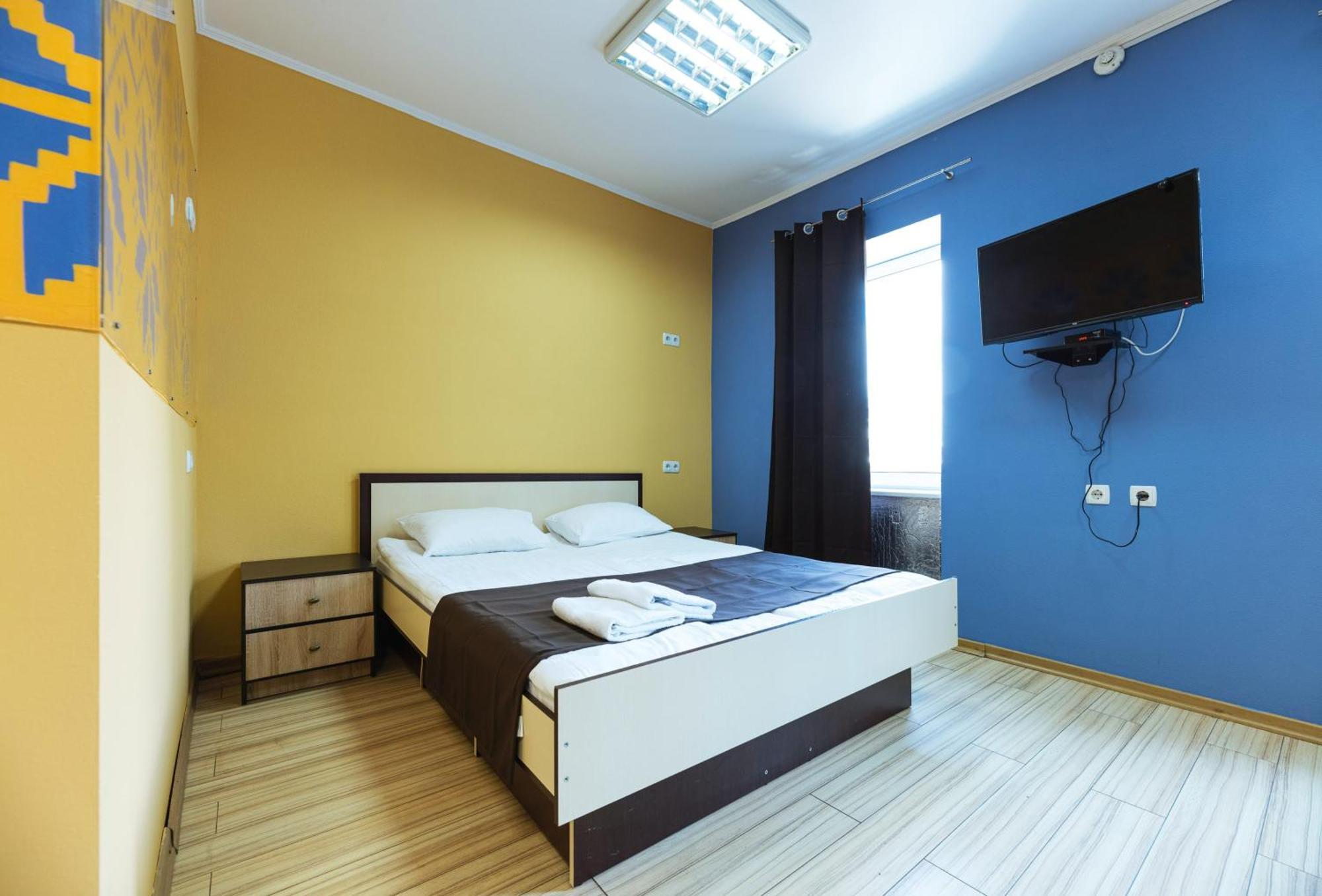 Guest House "Vladimirskaya 42" 키예프 외부 사진
