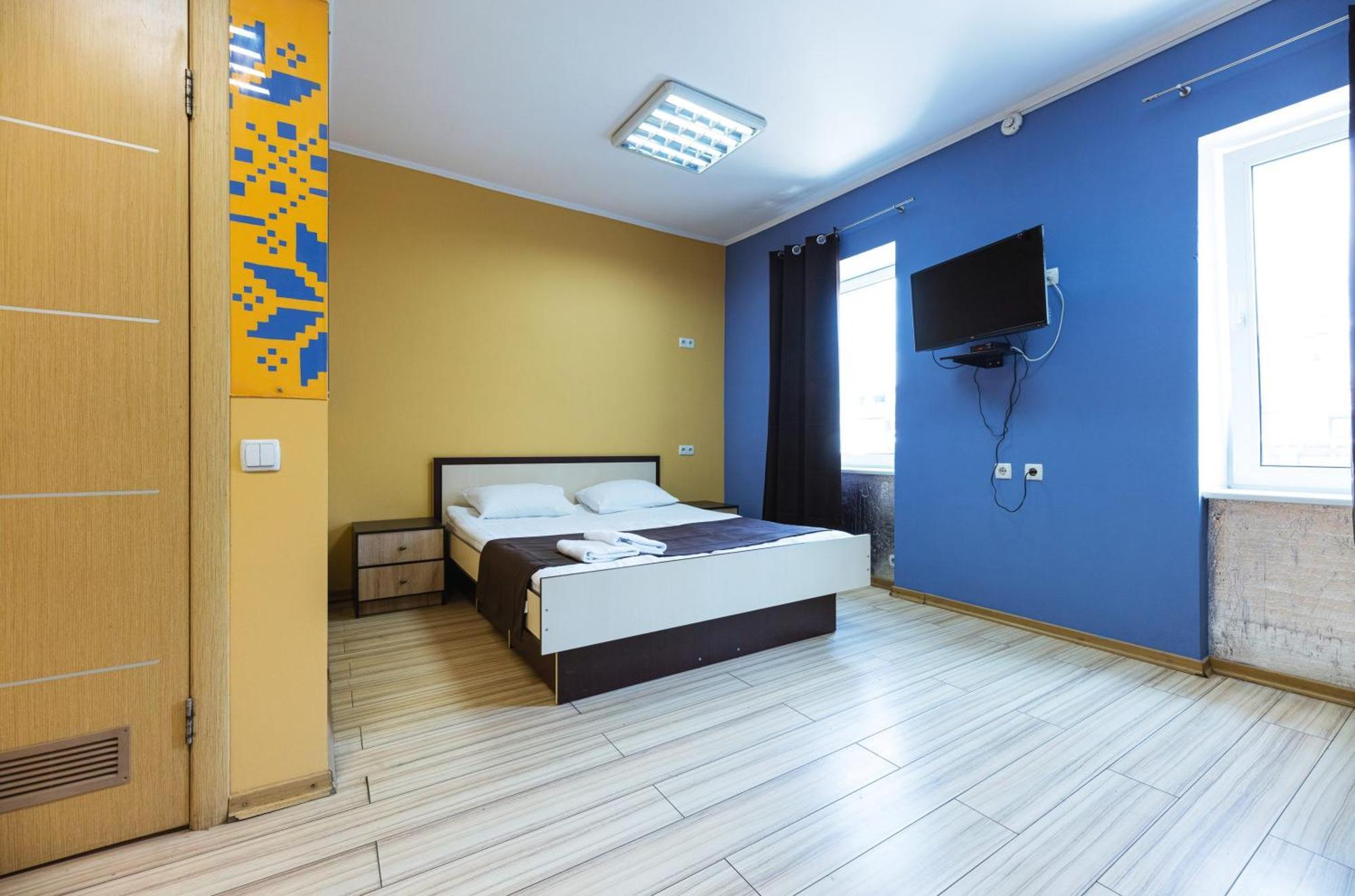 Guest House "Vladimirskaya 42" 키예프 외부 사진