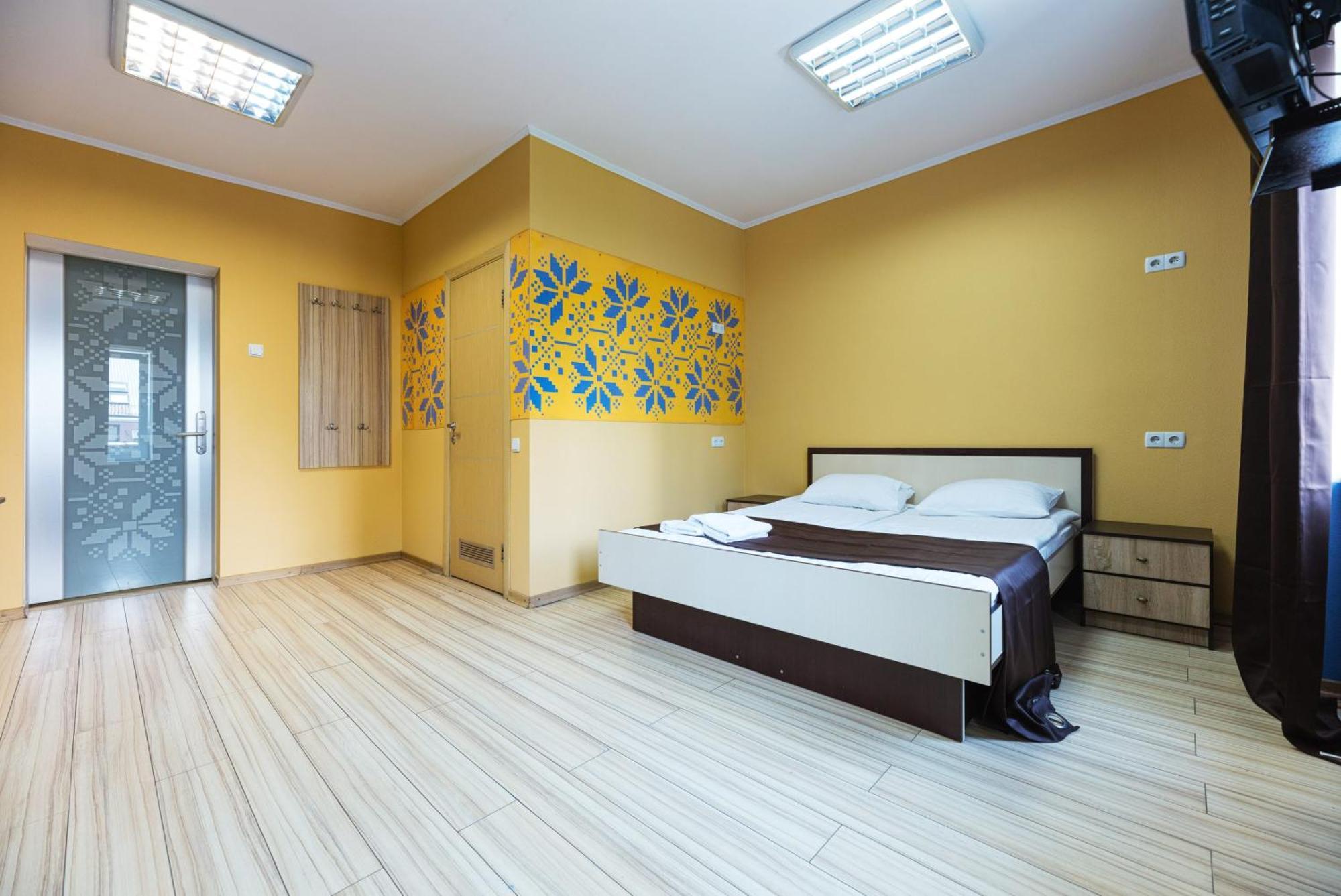 Guest House "Vladimirskaya 42" 키예프 외부 사진