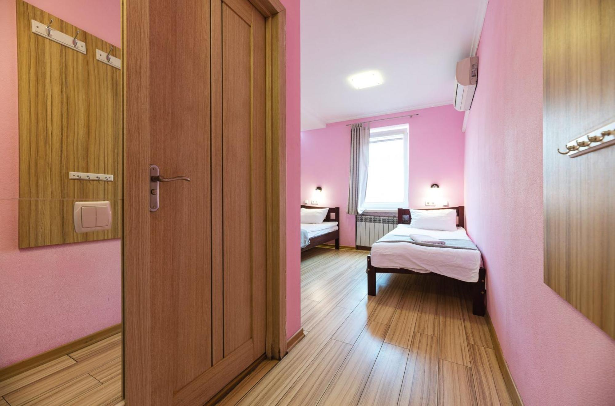 Guest House "Vladimirskaya 42" 키예프 외부 사진