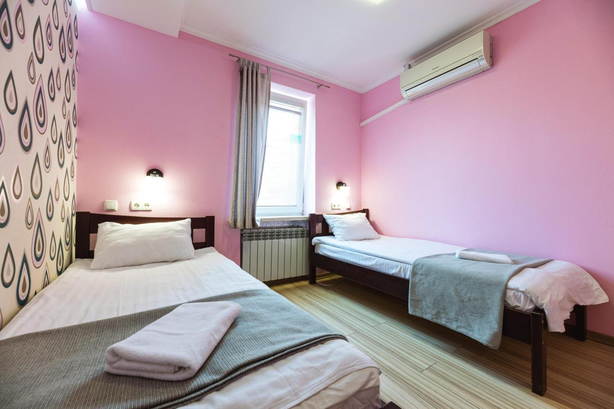 Guest House "Vladimirskaya 42" 키예프 외부 사진