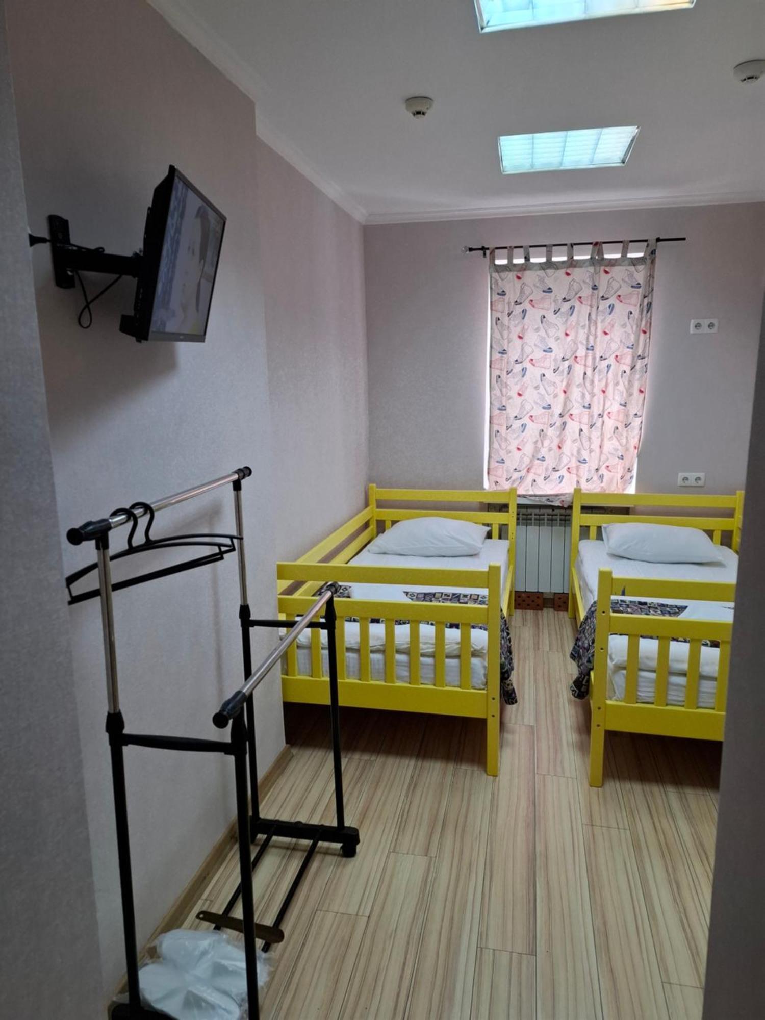 Guest House "Vladimirskaya 42" 키예프 외부 사진