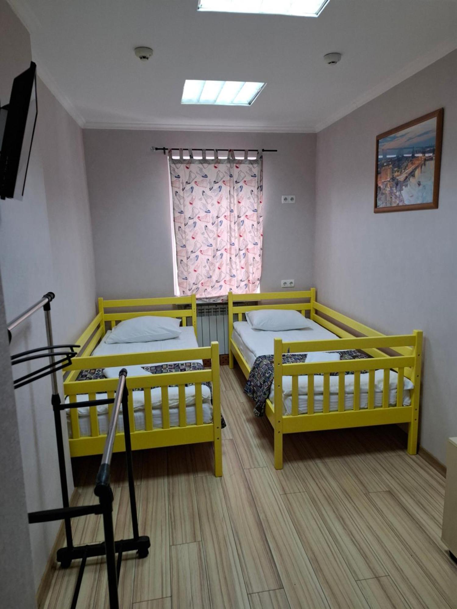Guest House "Vladimirskaya 42" 키예프 외부 사진